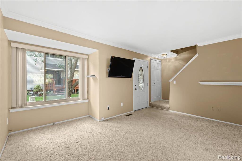 616 RICKETT Road, 111, Brighton, MI 48116 — Photo 4