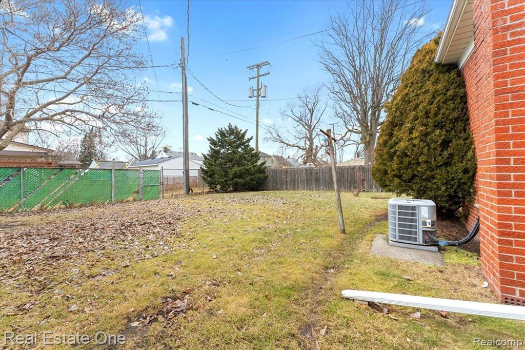 922 5TH Street, Wyandotte, MI 48192 — Photo 24