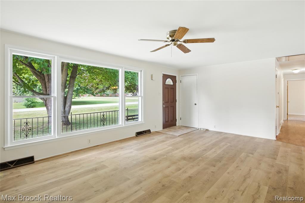 3084 E Hillcrest Drive, Clyde, MI 48049 — Photo 7