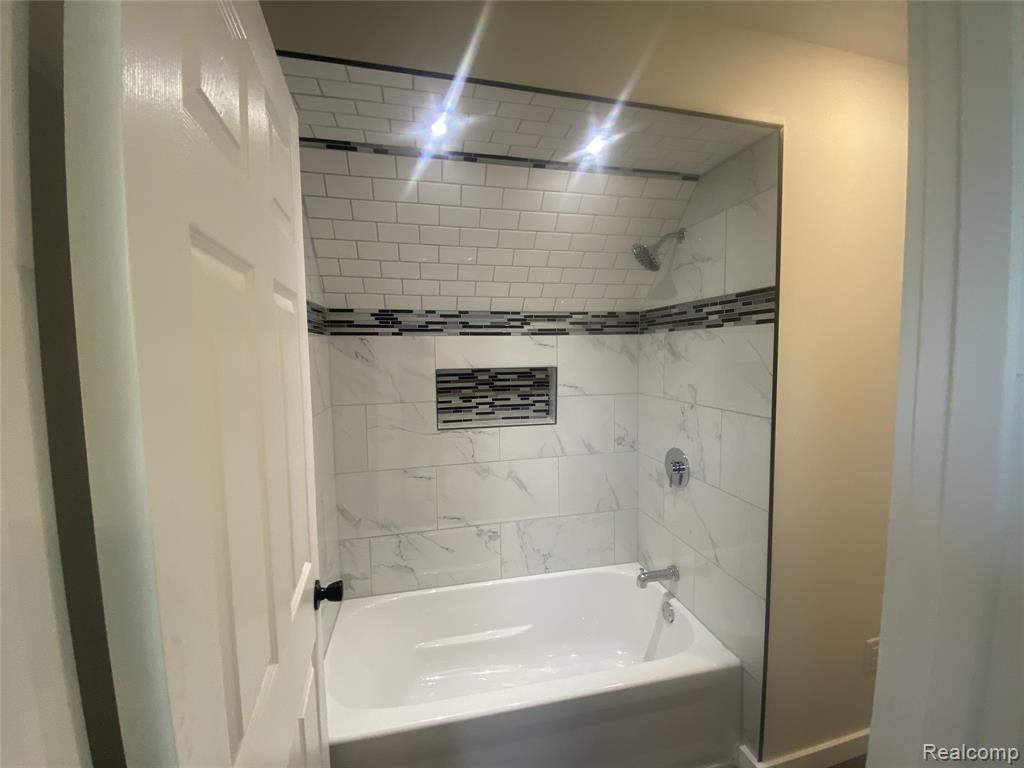 7977 N Portsmouth Road, Bay City, MI 48708 — Photo 21