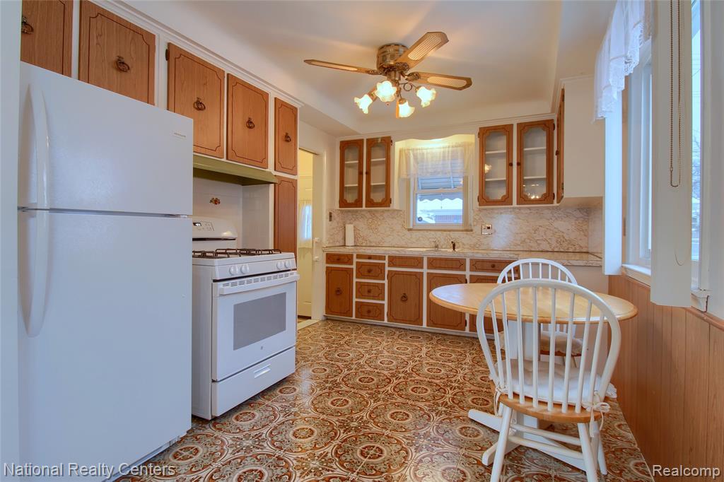 6511 Henry Ruff Road, Garden City, MI — Photo 9