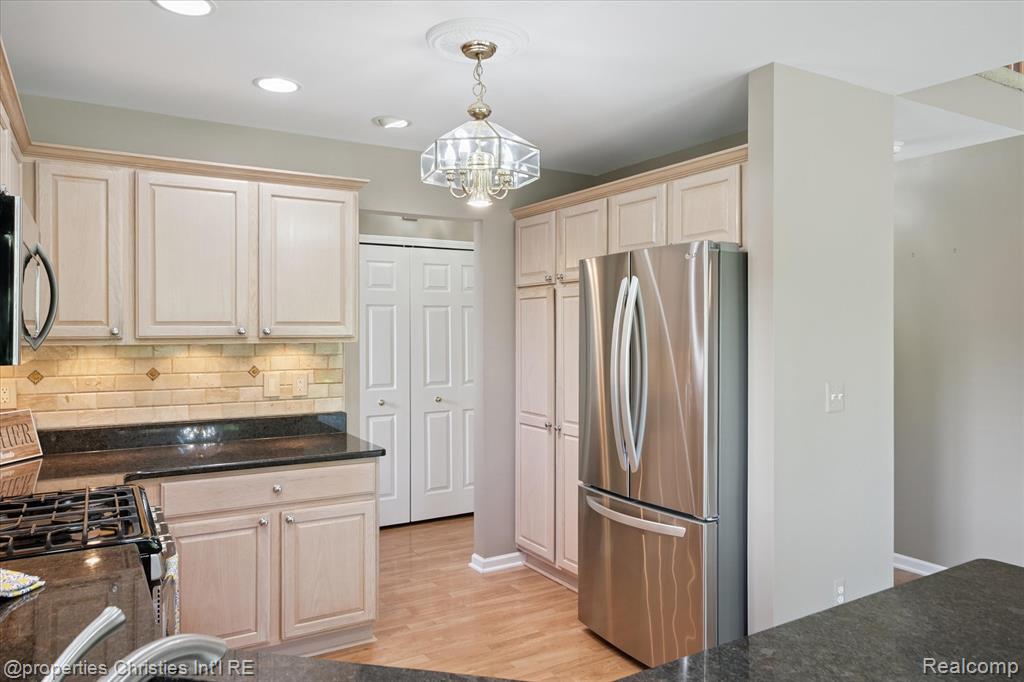 4831 Sunderland Drive, Sterling Heights, MI 48314 — Photo 20