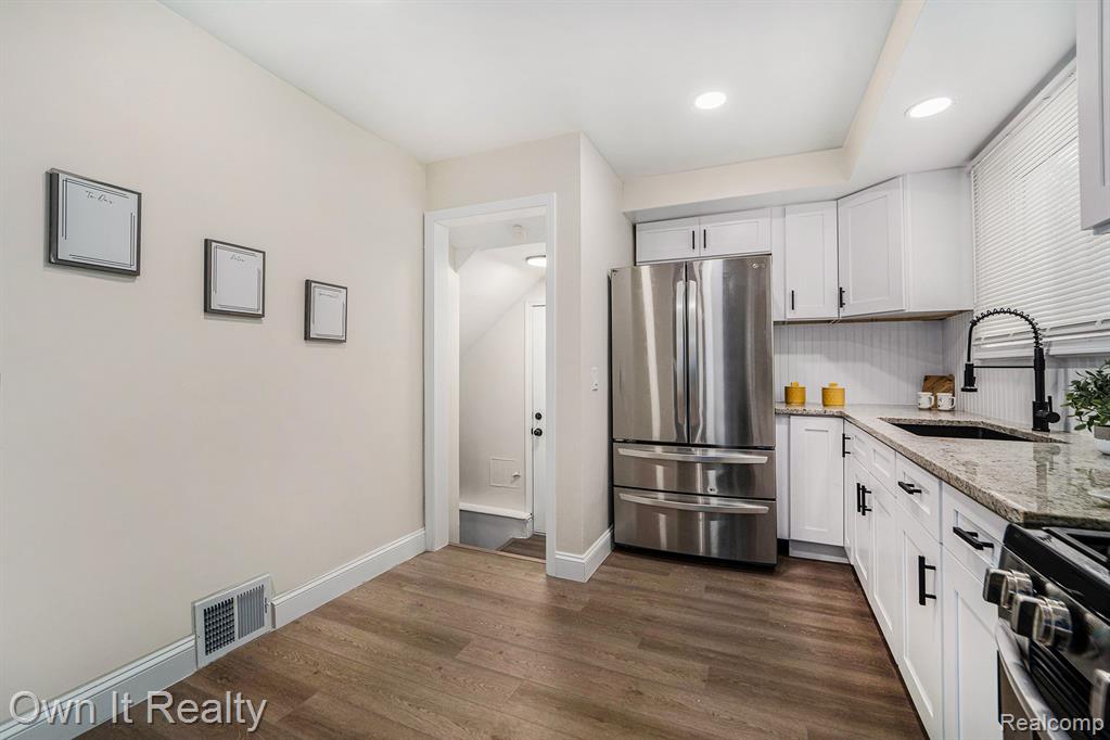 7420 Memorial Avenue, Dearborn, MI 48228 — Photo 11