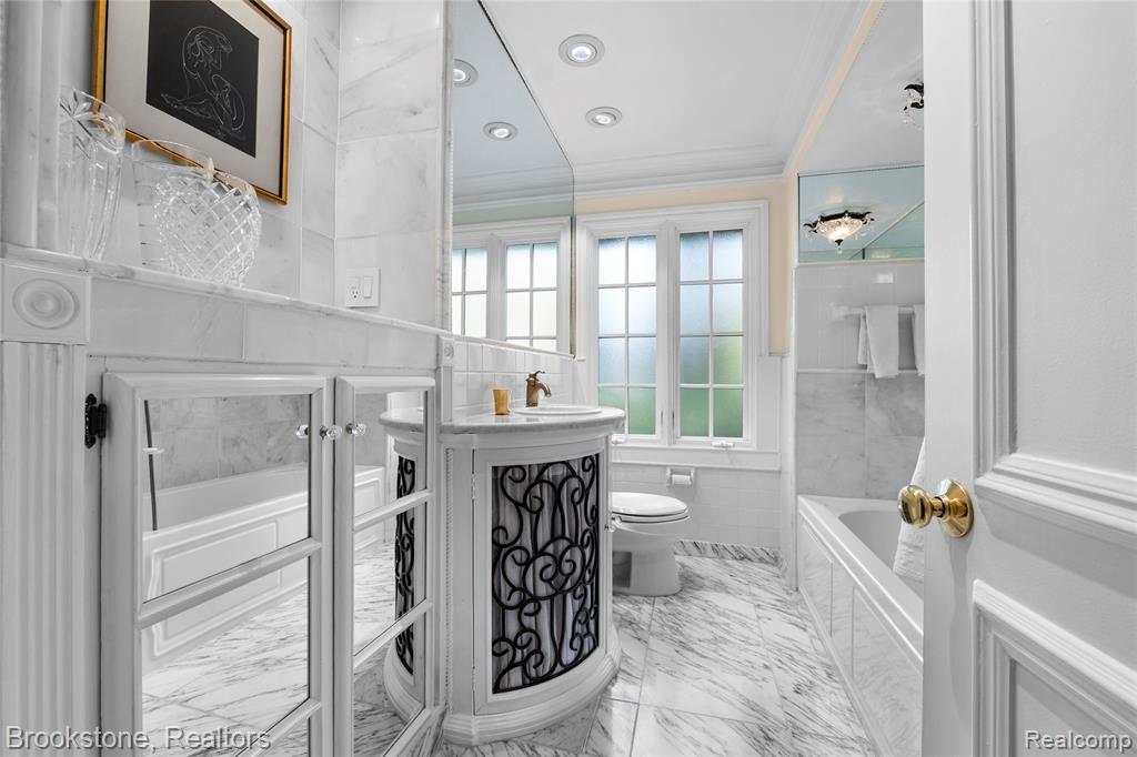4083 Charing Cross Road, Bloomfield Hills, MI 48304 — Photo 17