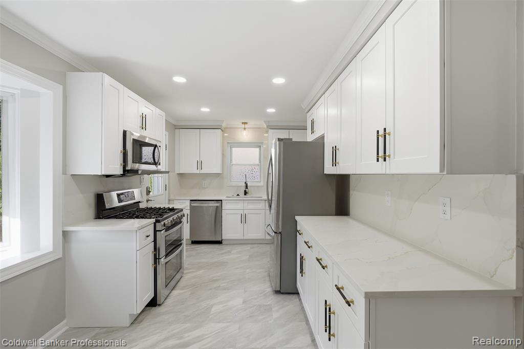 18761 Dolores Avenue, Lathrup Village, MI 48076 — Photo 11