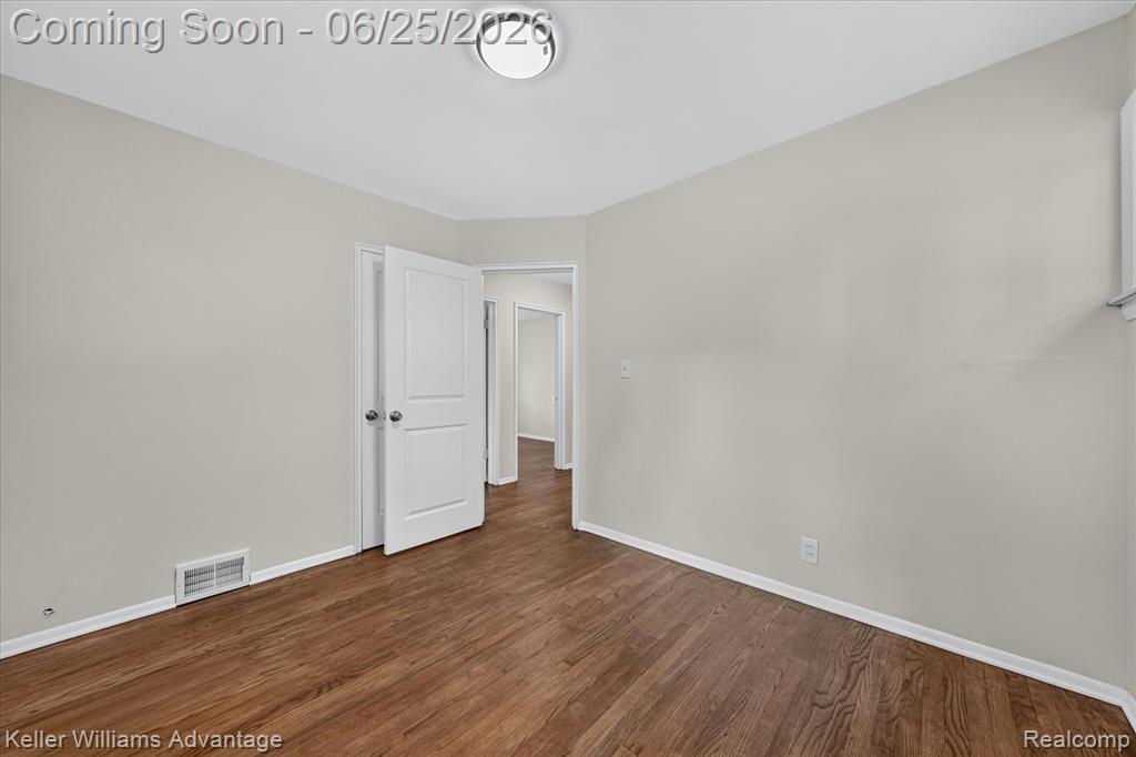 21681 Sussex Street, Oak Park, MI 48237 — Photo 23