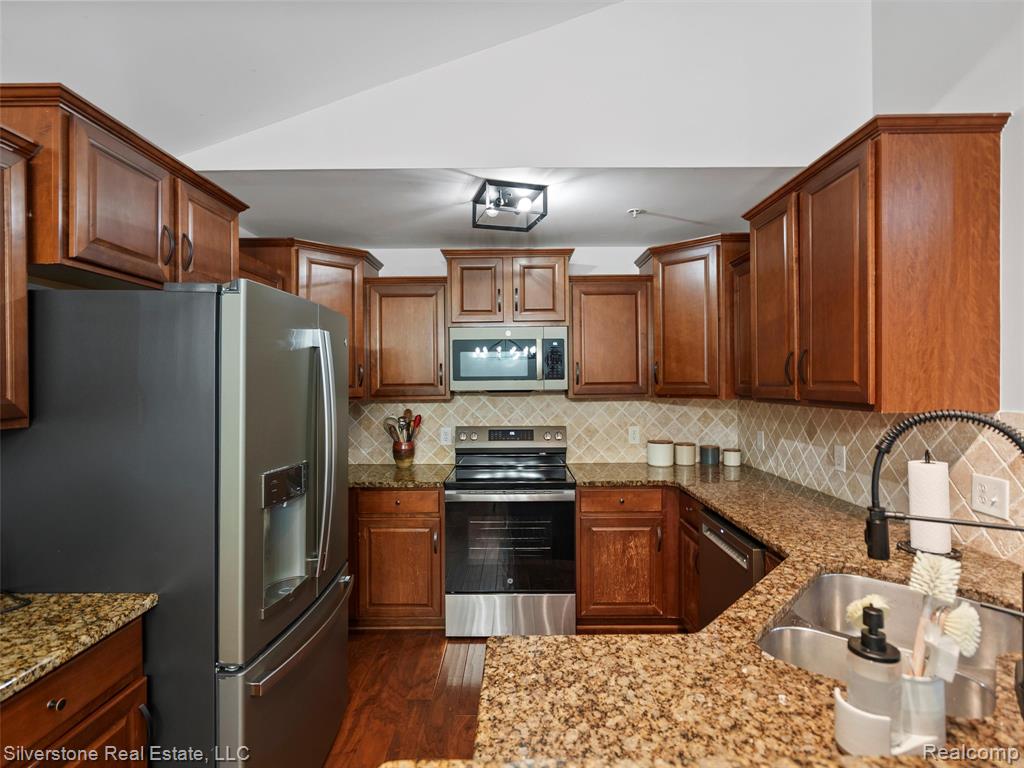 49207 W Woods Drive, Shelby Twp, MI 48317 — Photo 14