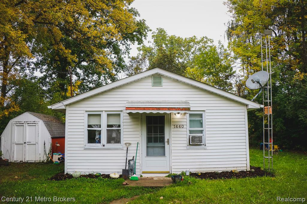 1440 W Yale Avenue, Flint, MI 48505
