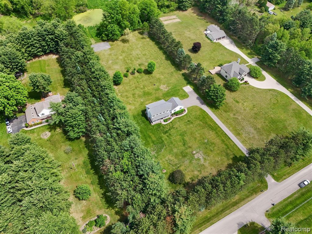 2724 Ore Valley Drive, Hartland, MI 48353 — Photo 57