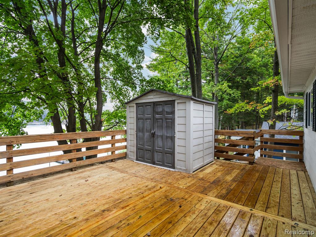 681 Lakeview Drive, Harrison, MI 48625 — Photo 9