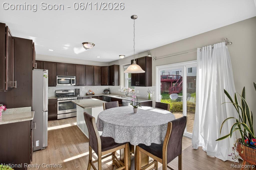 27412 Victoria Road, Novi, MI — Photo 11