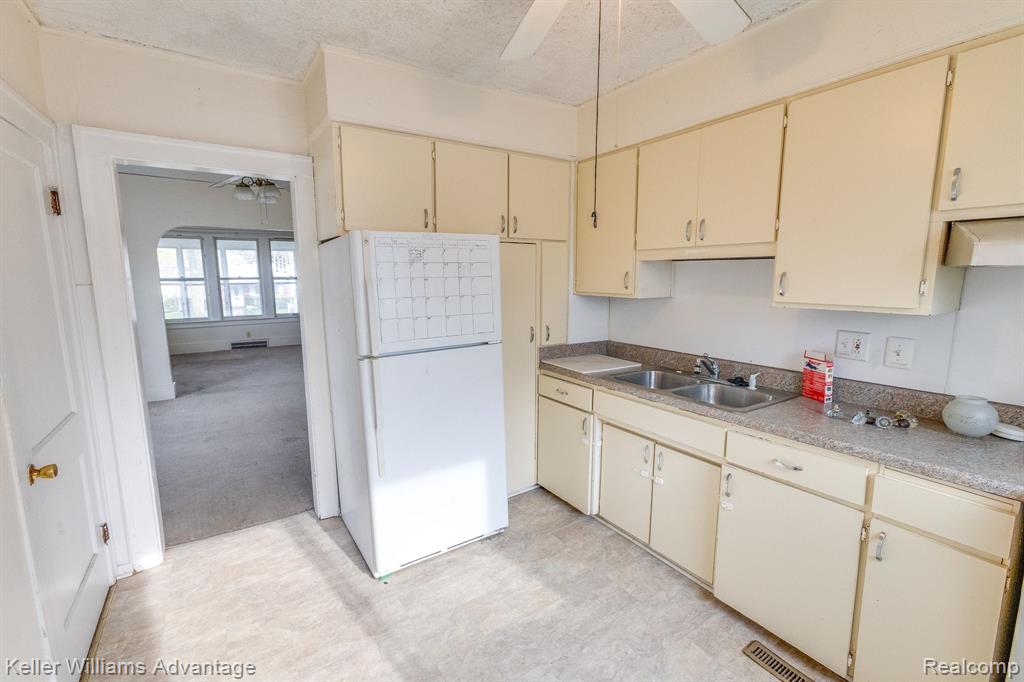 4104 Mayfair Street, Dearborn Heights, MI 48125 — Photo 12