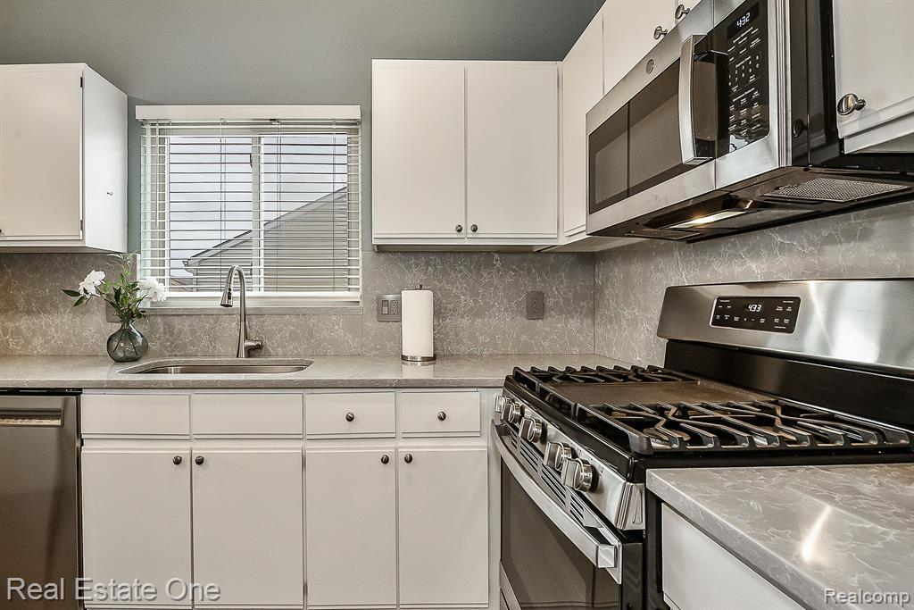 61960 ARLINGTON Circle, 1, South Lyon, MI 48178 — Photo 6