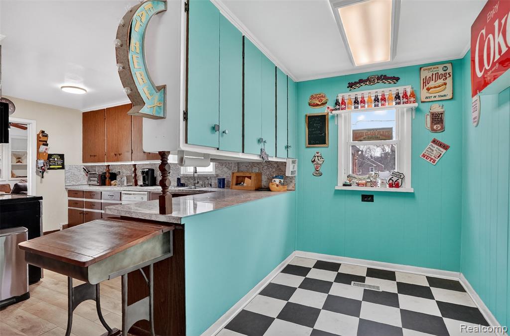 9923 Inkster Road, Livonia, MI, 48150