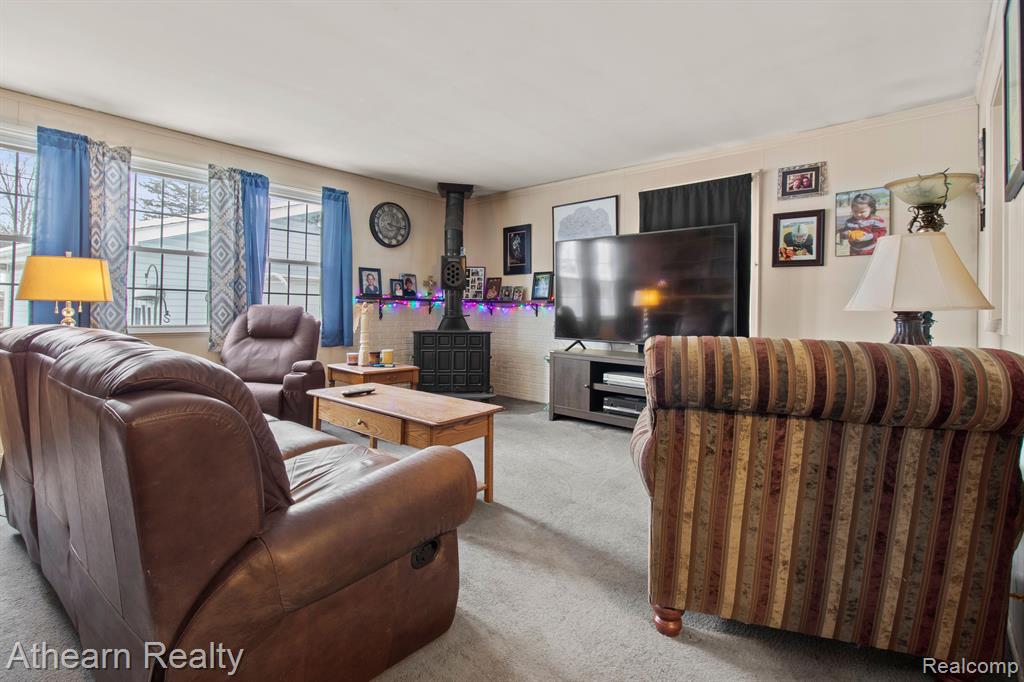 822 SOUTHWOOD Drive, Fenton, MI 48430 — Photo 14