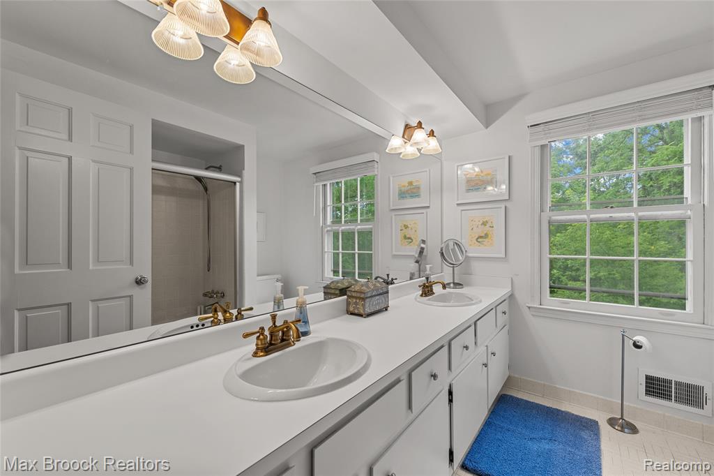 578 Woodway Court, Bloomfield Hills, MI 48302 — Photo 21