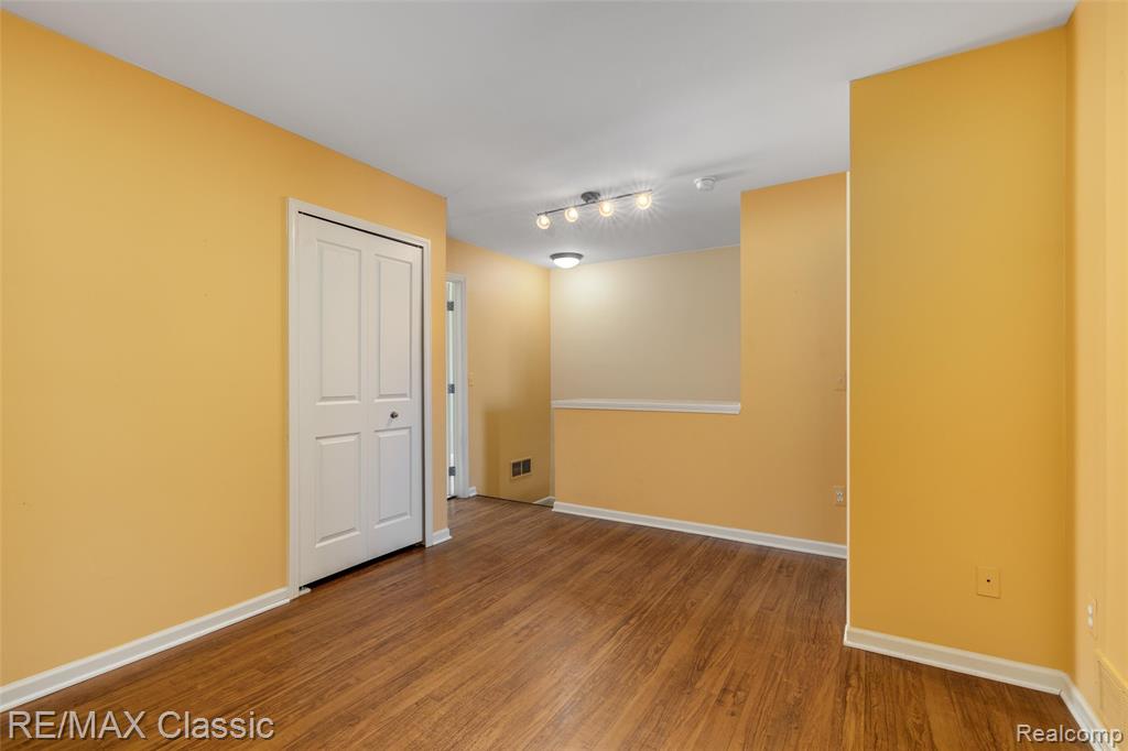 8114 Heron Hills Drive, Walled Lake, MI 48390 — Photo 27