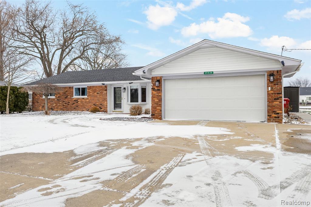 39520 Venetian Drive, Harrison Township, MI — Photo 32