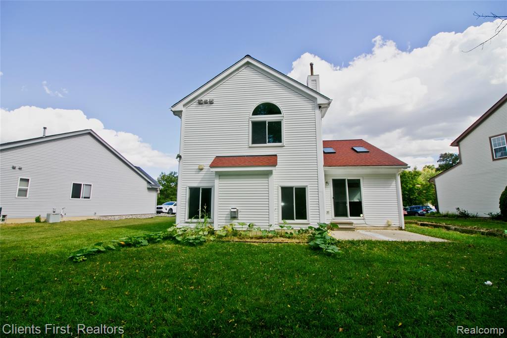 8543 Barrington Drive, Ypsilanti, MI 48198 — Photo 10