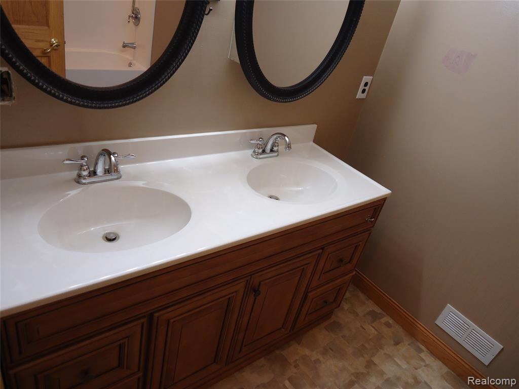 2933 Ashley Drive, Adrian, MI 49221 — Photo 47