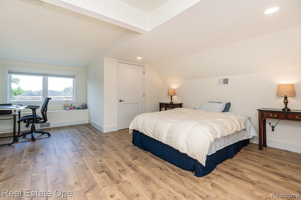 426 W University Drive, Rochester, MI 48307 — Photo 56