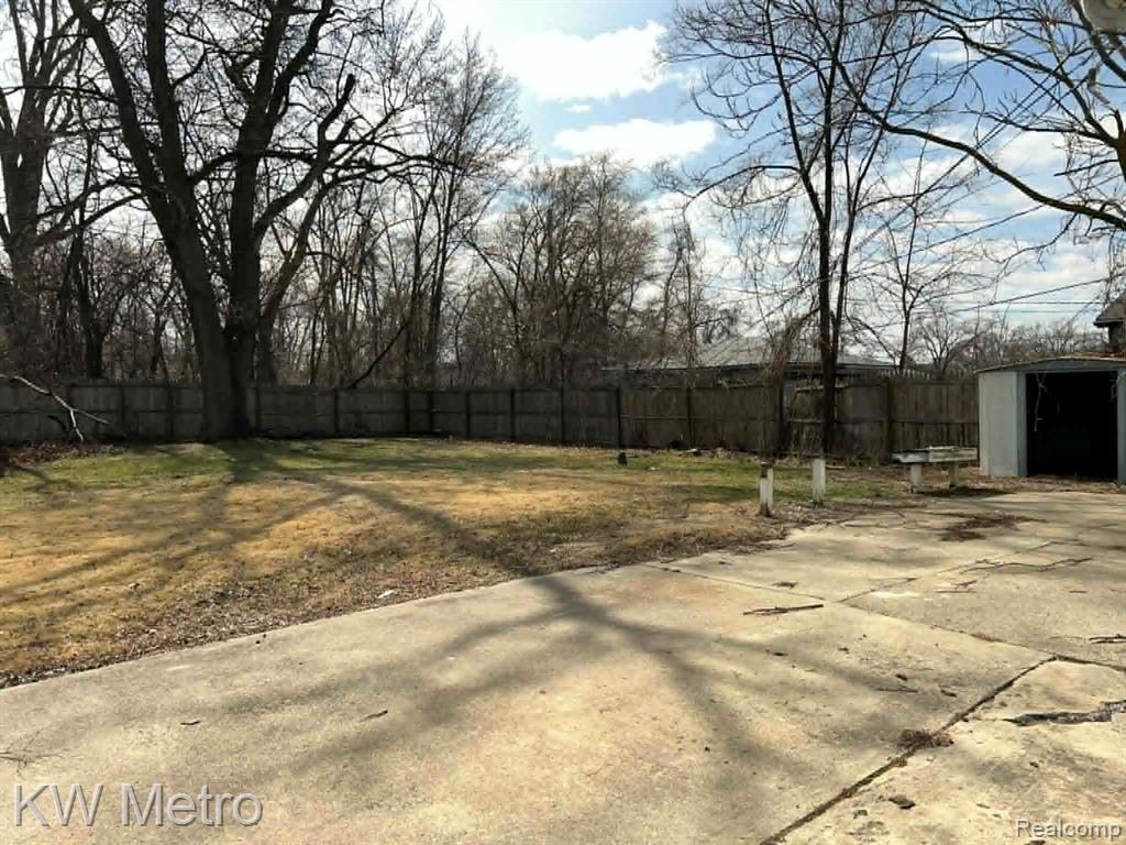 8121 Cloverdale Avenue, Ferndale, MI 48220 — Photo 27