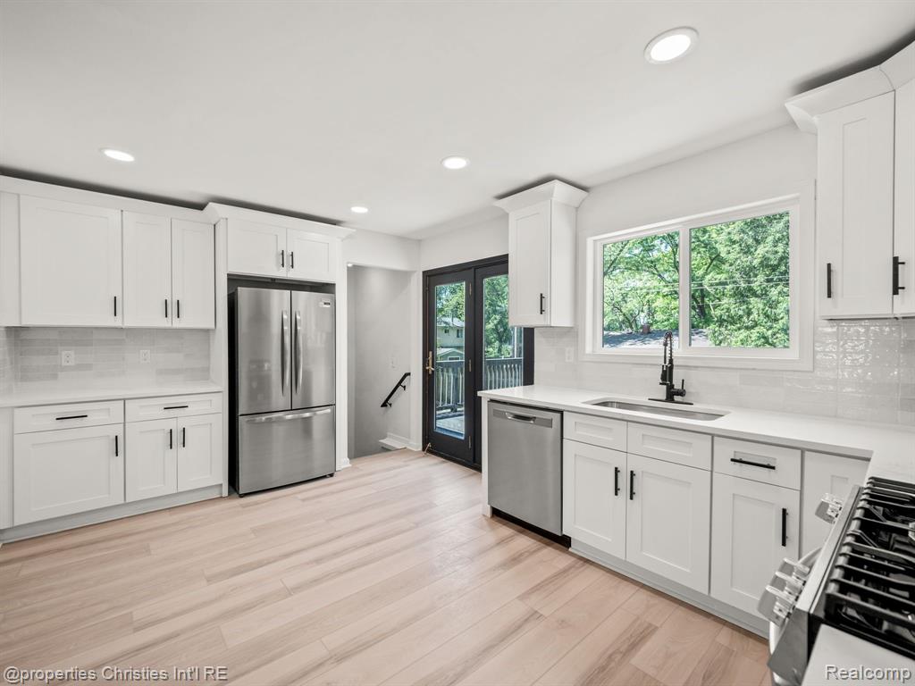 4370 FORBUSH Avenue, West Bloomfield, MI 48323 — Photo 11