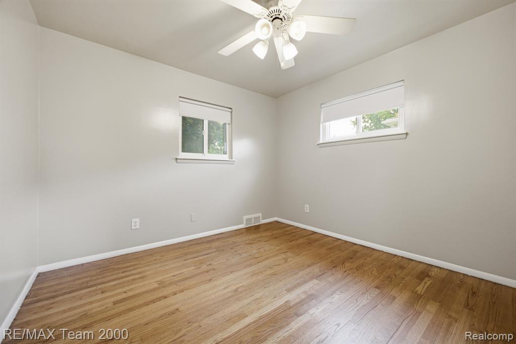 8512 Norborne Avenue, Dearborn Heights, MI 48127 — Photo 15