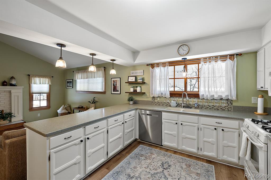 813 ABBEY Lane, Milford, MI 48381 — Photo 18