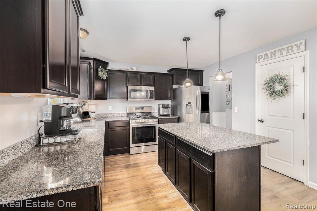 42802 N CUMBERLAND Drive, Van Buren, MI 48111 — Photo 11