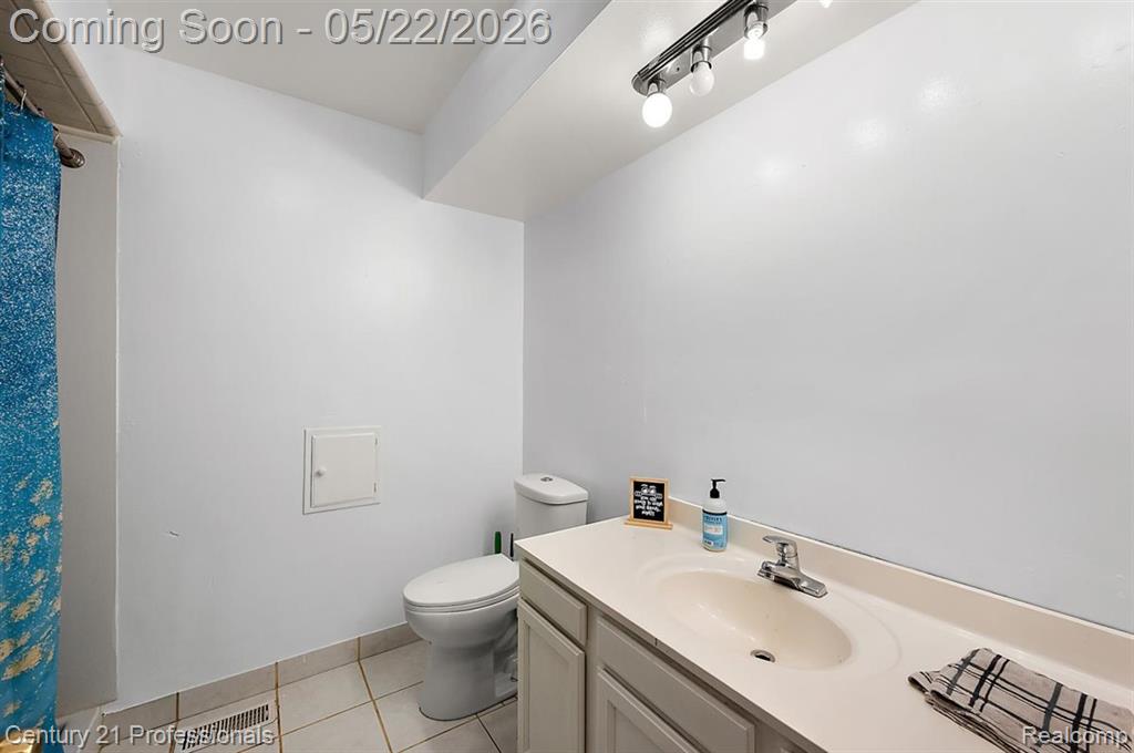 4255 Whispering Oak Drive, Flint, MI 48507 — Photo 38