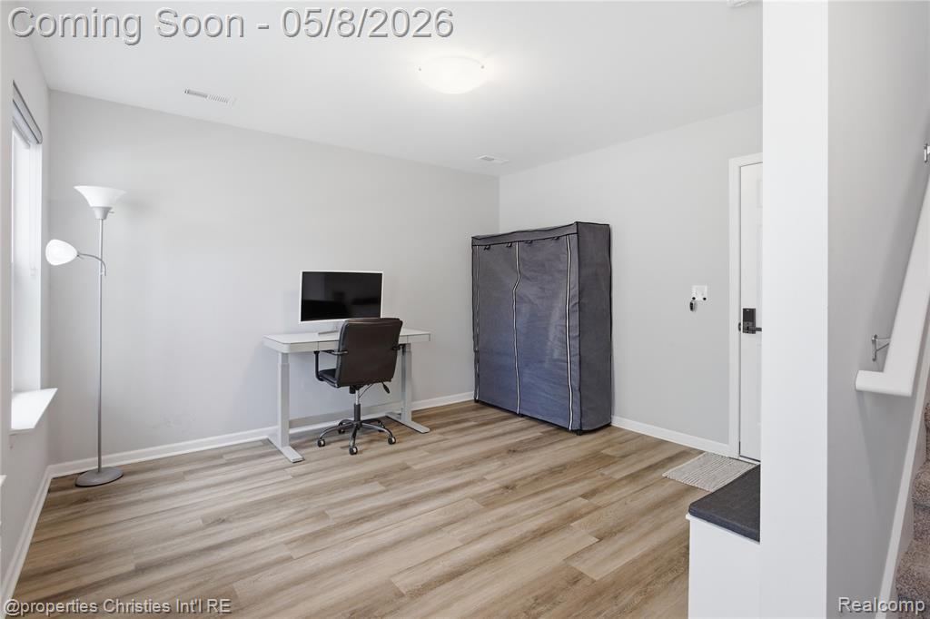 402 Jeff Keeton Drive, Hazel Park, MI 48030 — Photo 3