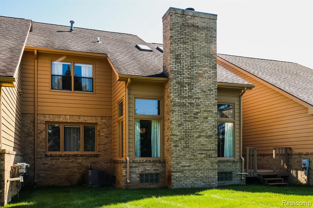 4908 FAIRWAYS Drive, Brighton, MI 48116 — Photo 4