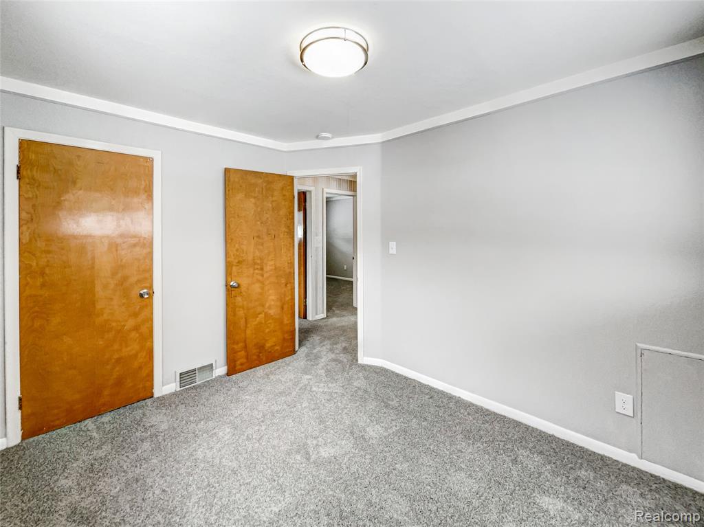 677 BELTON Street, Garden City, MI — Photo 17