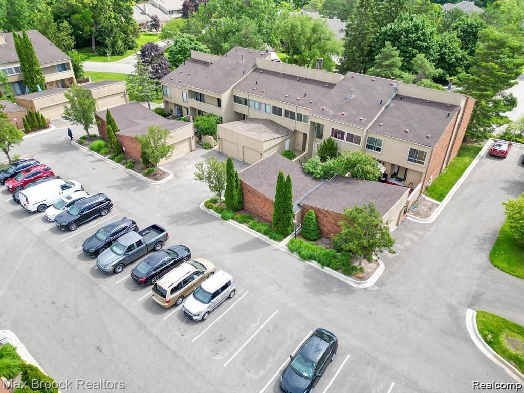 7422 AZALEA Court, West Bloomfield, MI — front exterior