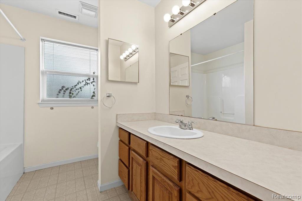 1556 HARVEST Lane, Ypsilanti, MI 48198 — Photo 17