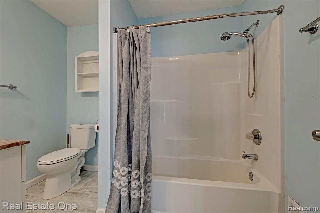 705 Richard Street, Holly, MI 48442 — Photo 21