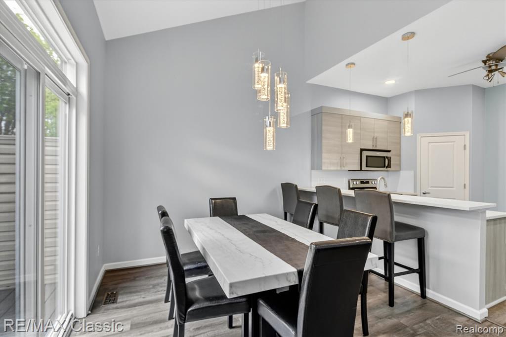 2298 Calibouge, 32, Commerce Twp, MI 48382 — Photo 12