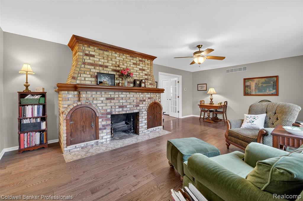 4380 Warwick Circle Drive, Grand Blanc, MI 48439 — Photo 7