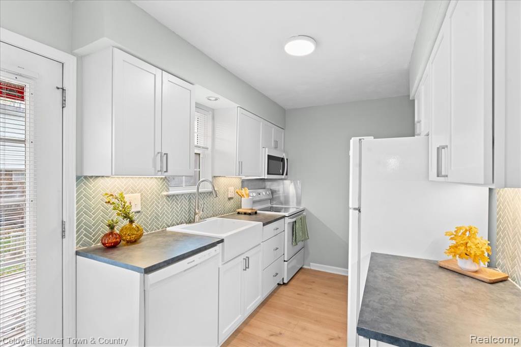 6232 Beechfield Drive, Lansing, MI 48911 — Photo 9