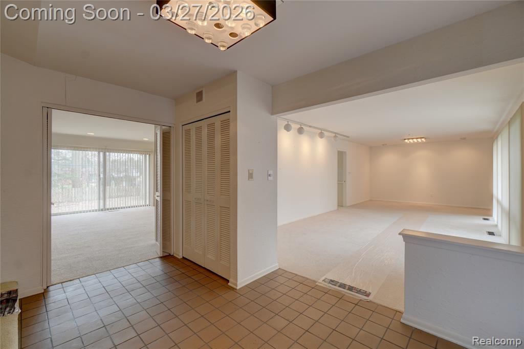 6974 Woodside Trail, West Bloomfield, MI — Photo 2