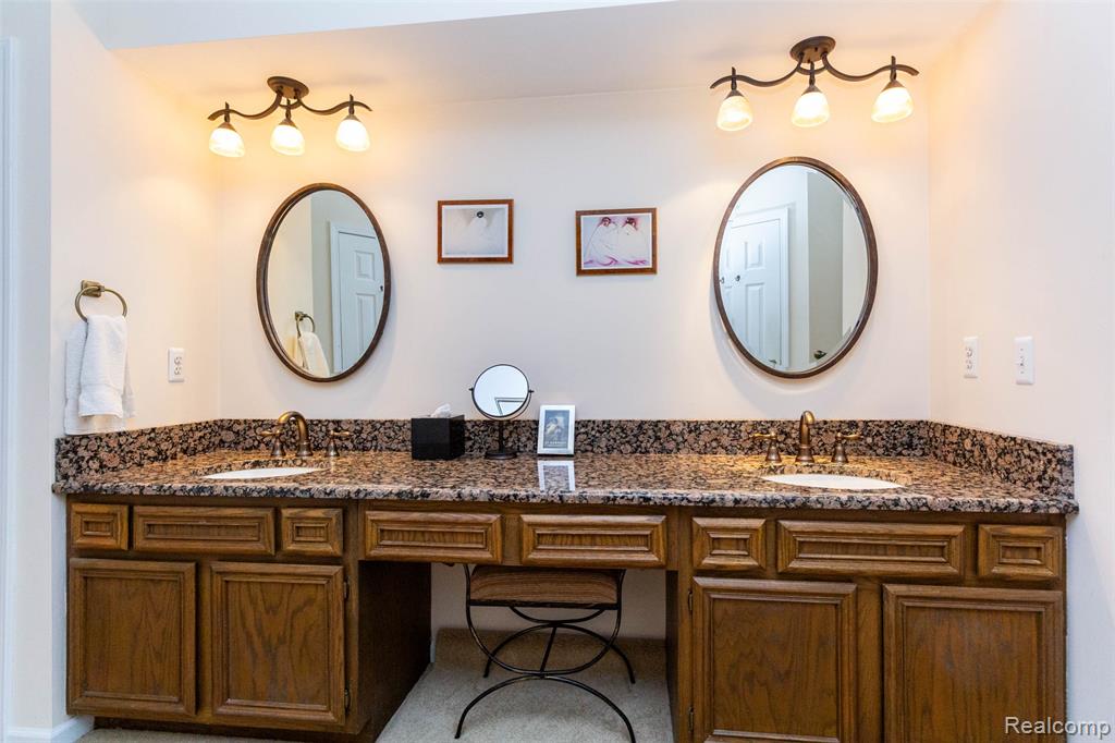 5423 HAUSER Way, West Bloomfield, MI 48323 — Photo 41