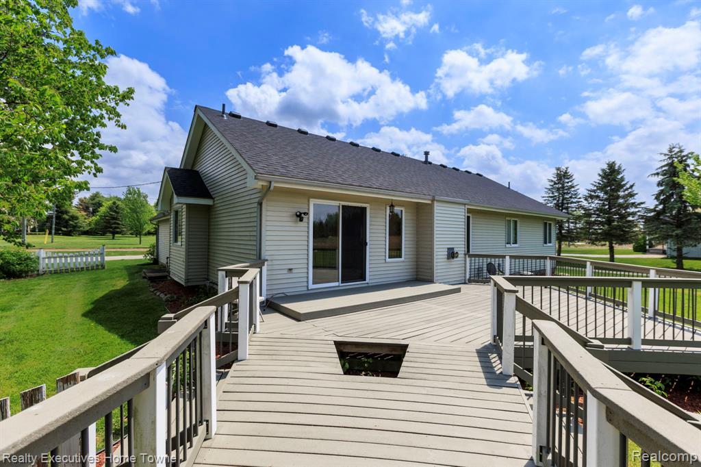 1041 Mackie Road, Almont, MI 48003 — Photo 17
