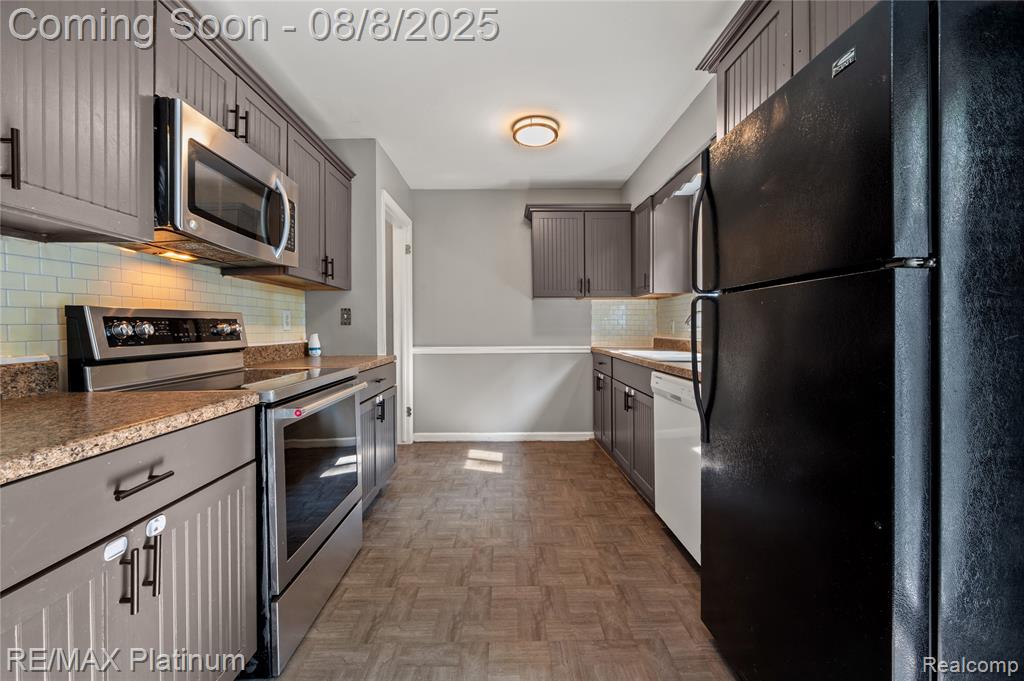 708 Elmwood Drive, Fenton, MI 48430 — Photo 14