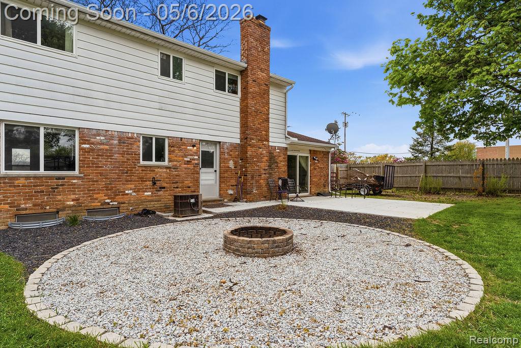 2049 E Hill Road, Grand Blanc, MI 48439 — Photo 41