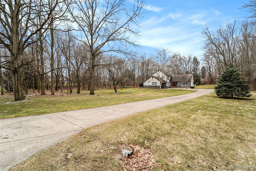 3638 Deer Run Drive, Brighton, MI 48114 — Photo 38