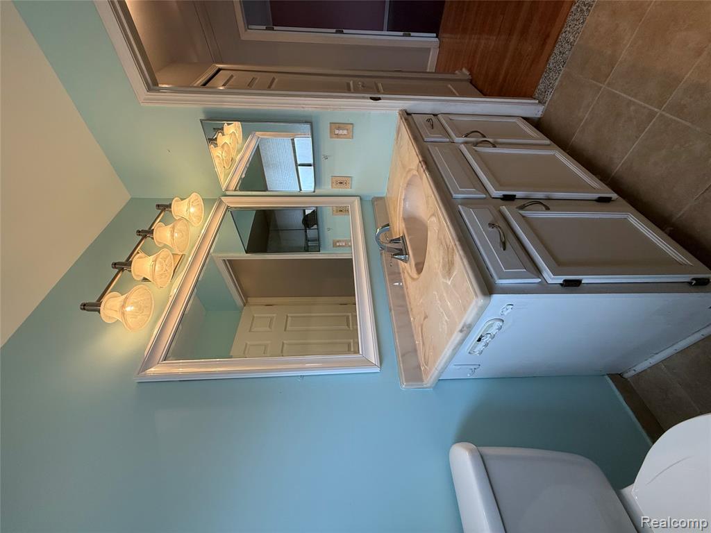 5561 Mansfield Avenue, Sterling Heights, MI 48310 — Photo 14