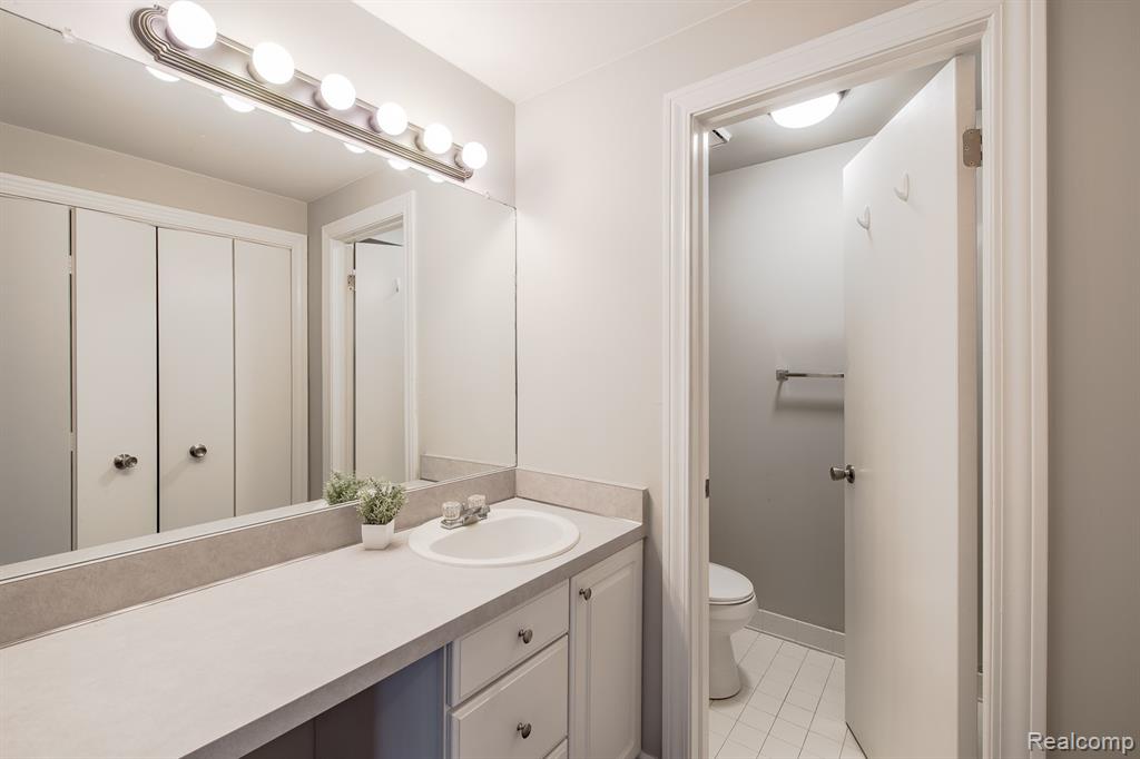 6351 Cherry Tree Court, Rochester Hills, MI 48306 — Photo 47