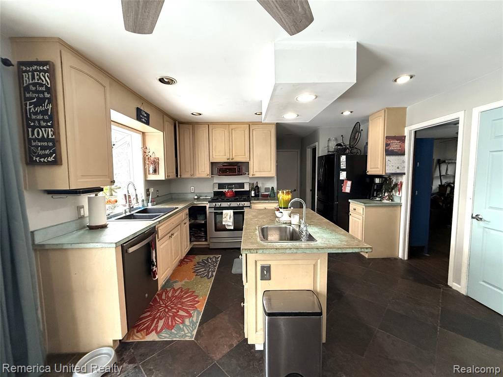 4781 Canyon Oaks Drive, Brighton, MI 48114 — Photo 8