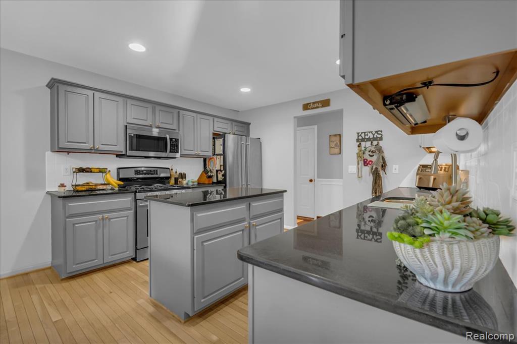 8159 Pickering Place, Westland, MI — Photo 10